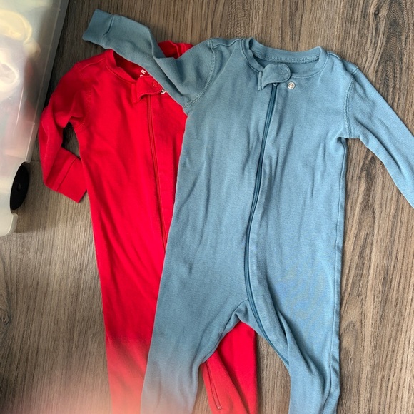 Bundle of 6-9 month footies. 4 items - Picture 6 of 9